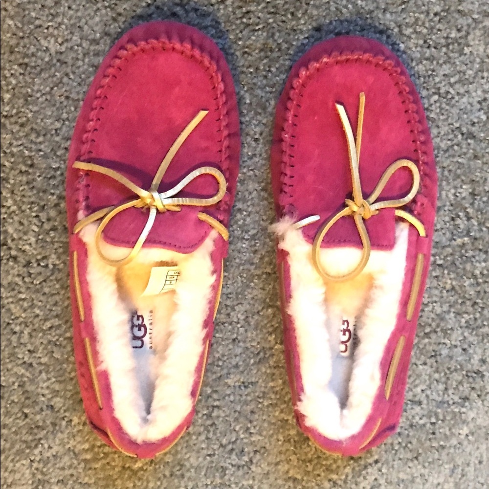 UGG SLIPPERS - HOT PINK - NEW